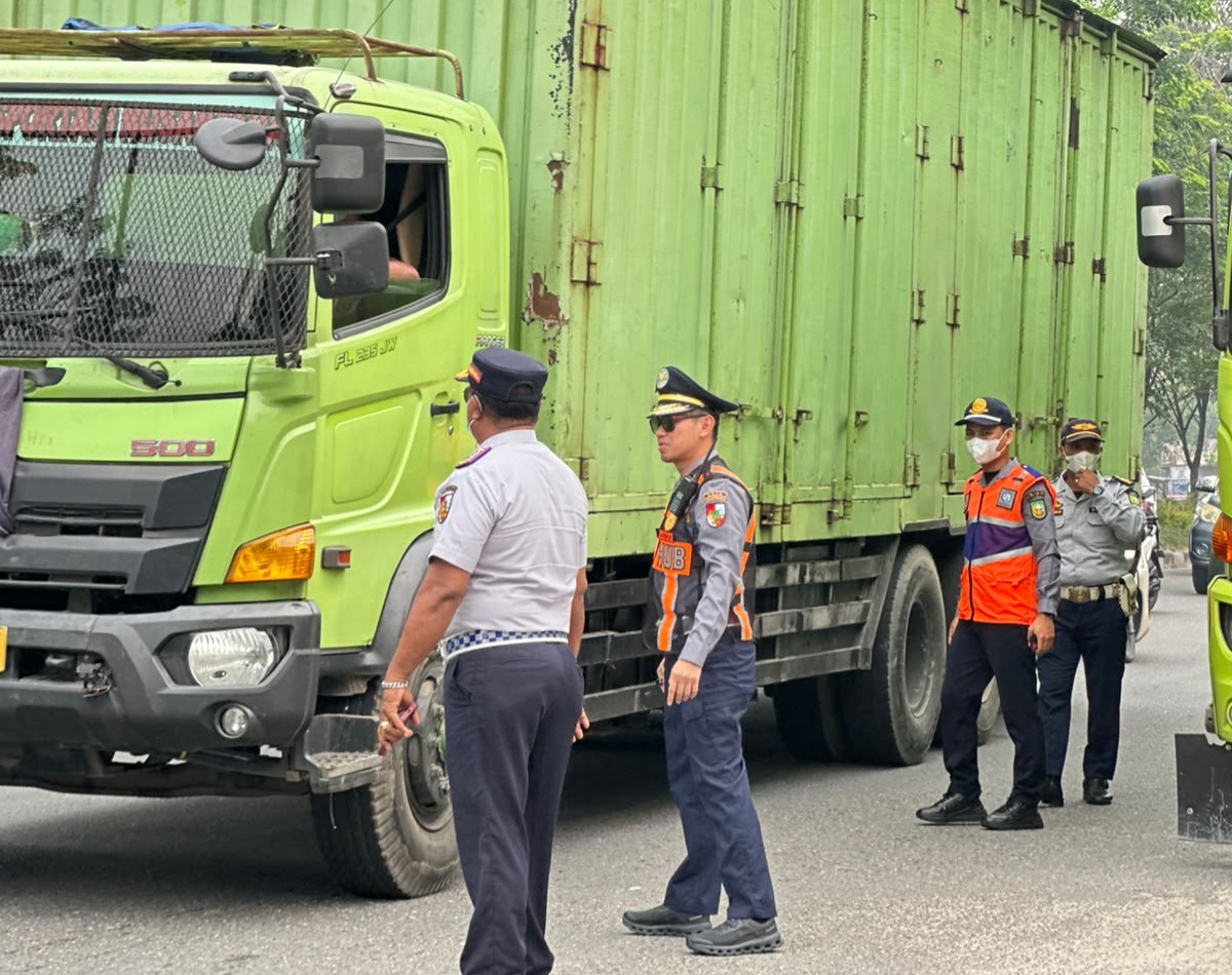 Dishub Pekanbaru Intensifkan Razia Truk Masuk Kota, 47 Angkutan Barang Ditilang dalam 3 Hari