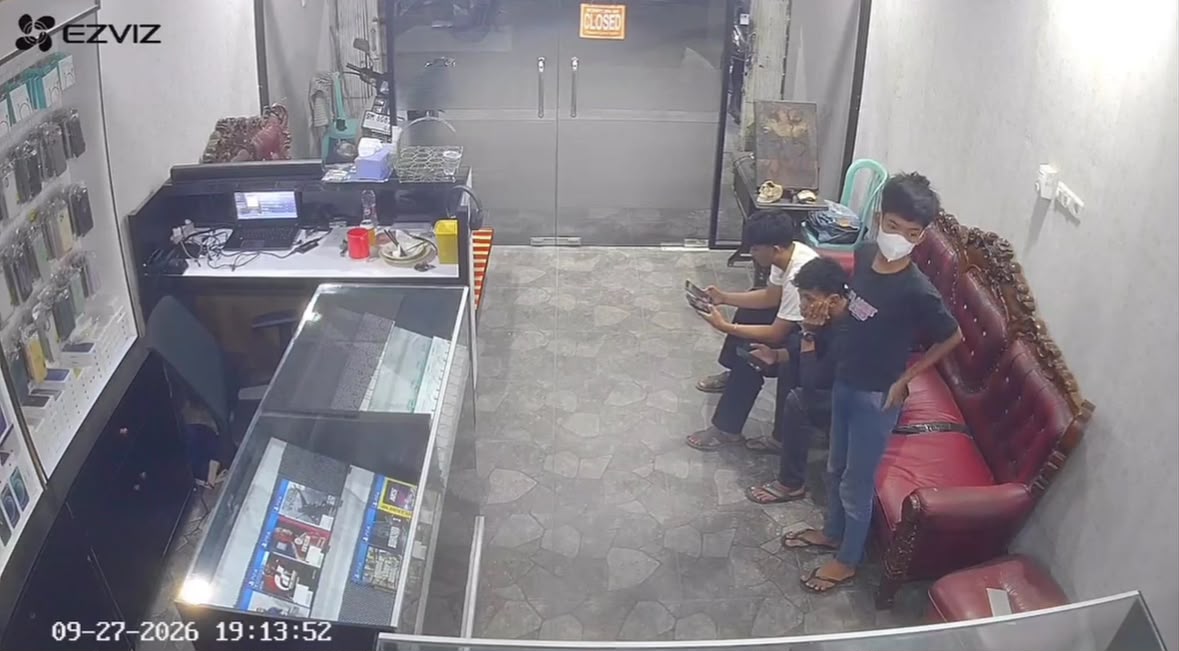 Pura-pura Jual HP, Pria Bermasker Rampas Ponsel Pelanggan di Toko Kacungtech Pekanbaru