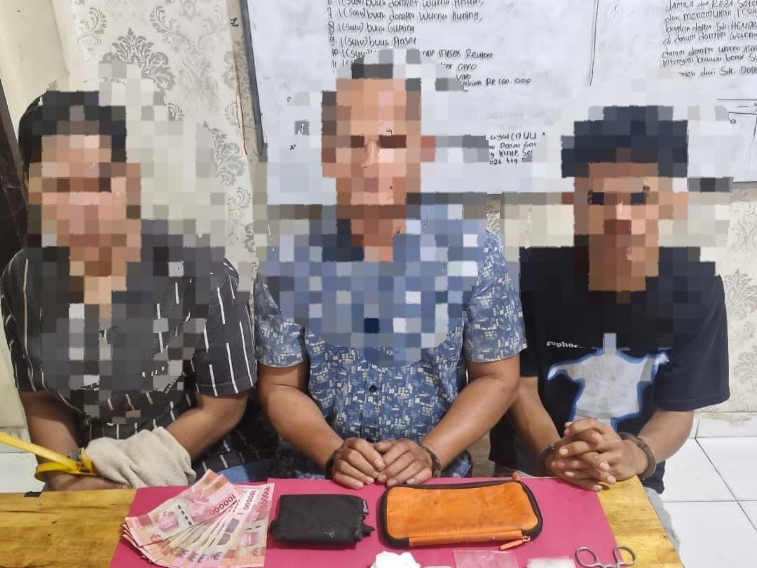 Gerebek Rumah Bandar Sabu di Siak, Polisi Amankan 3 Tersangka dan Senpi Rakitan