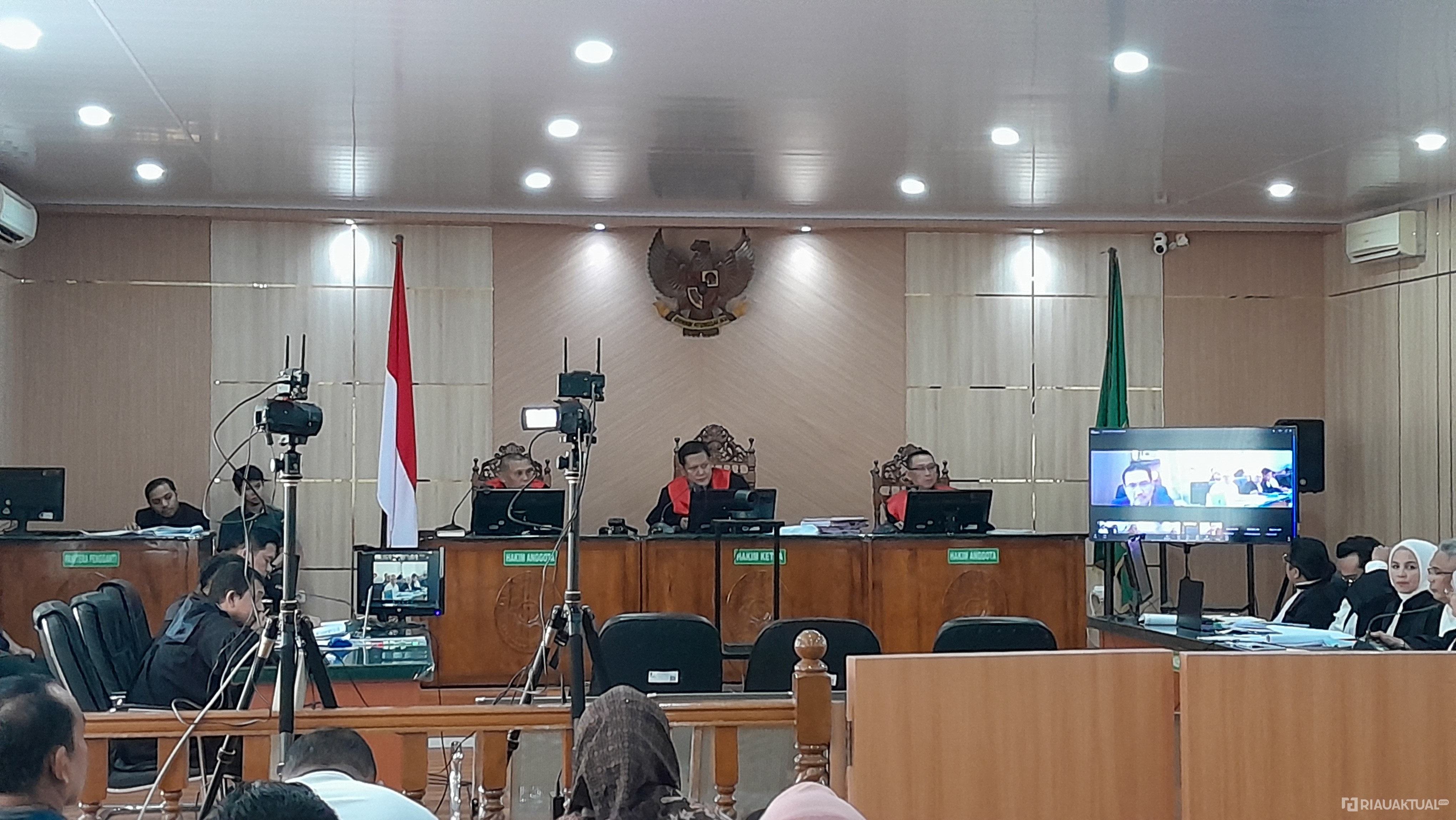 Sidang Dugaan Korupsi Abdul Wahid Berlanjut Besok, Dani M Nursalam dan M Arief Setiawan Diperiksa sebagai Terdakwa