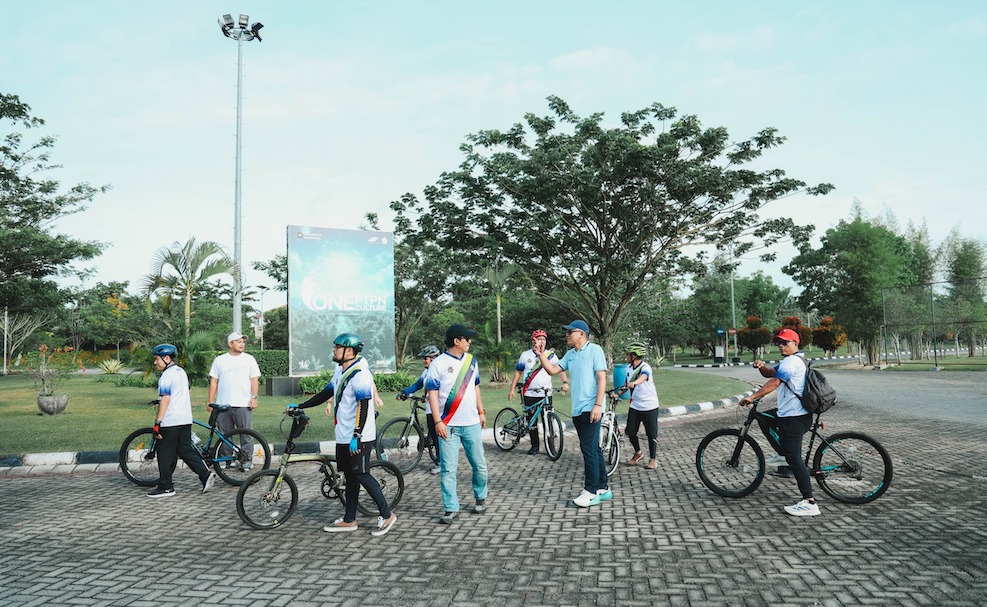 Karyawan PalmCo Dukung Penghematan Energi, Ada yang Naik Kereta hingga Jalan Kaki ke Kantor