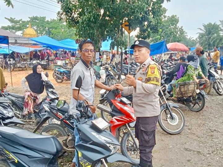 Cegah Kejahatan di Tengah Keramaian, Polsek Rimba Melintang KRYD di Pasar Sabtu Rohil