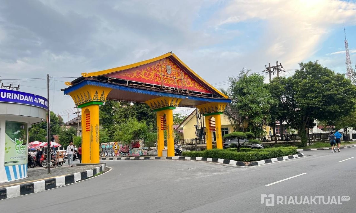 Wajah Baru Gapura Jalan Ronggowarsito, Plt Gubri Apresiasi Kerja Wako Agung Nugroho
