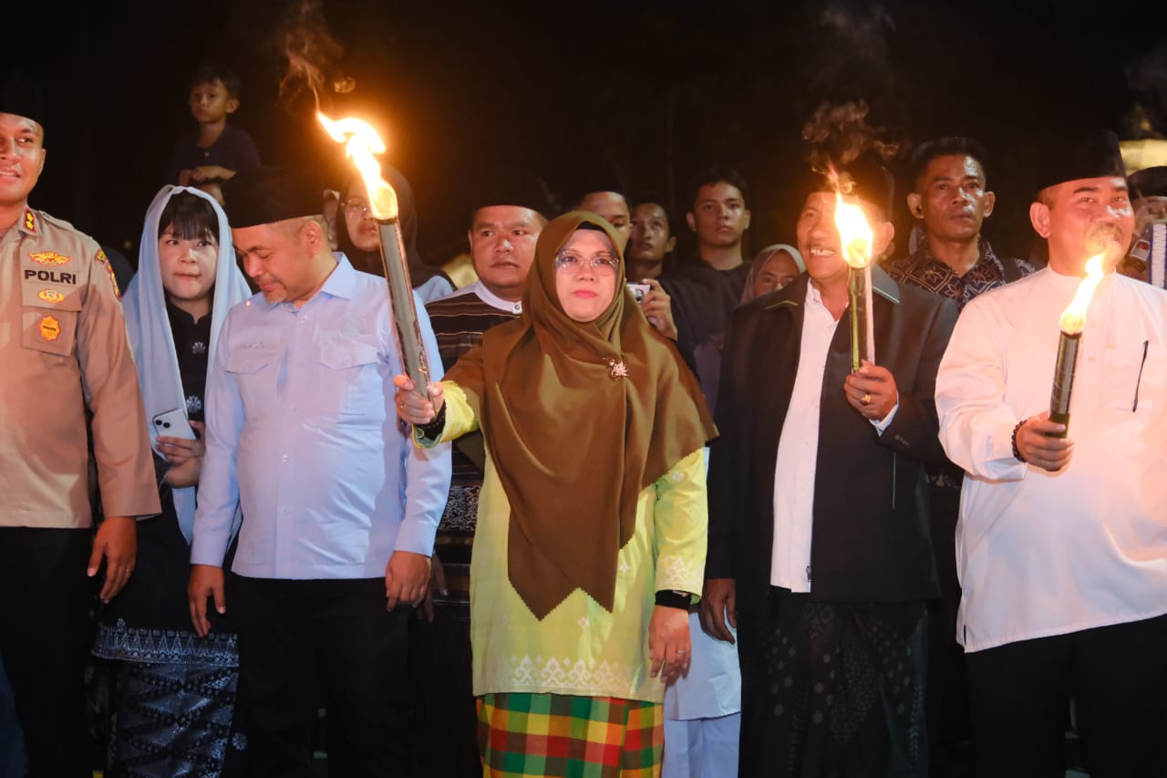 Bupati Afni Kembali Hidupkan Tradisi Pawai Obor Menyambut Tahun Baru Islam di Siak