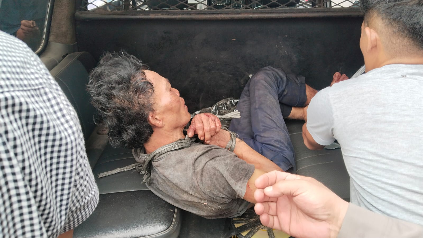 Cekcok Harga, Pemuda di Pekanbaru Sabet Leher Pedagang Kasur Pakai Arit