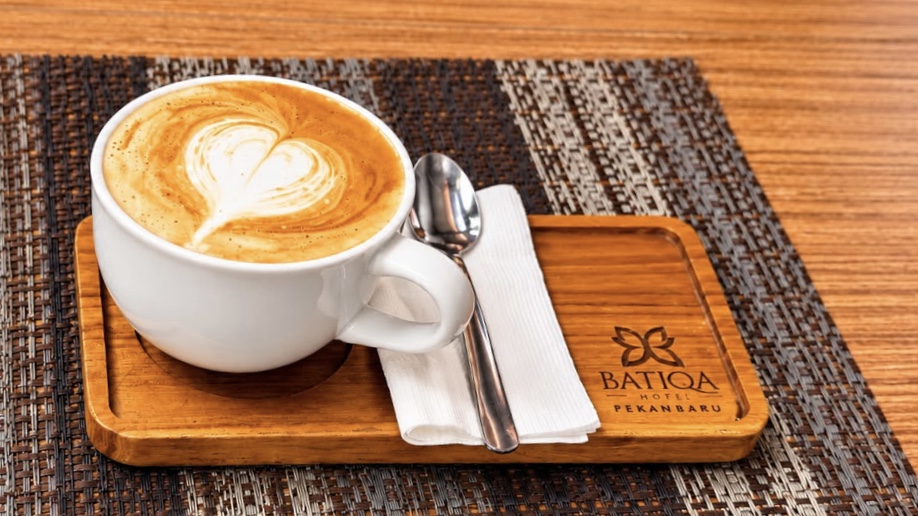 International Coffee Day 2026, BATIQA Hotel Pekanbaru Sajikan Kopi Gratis dan Ajak Tamu Belajar Latte Art