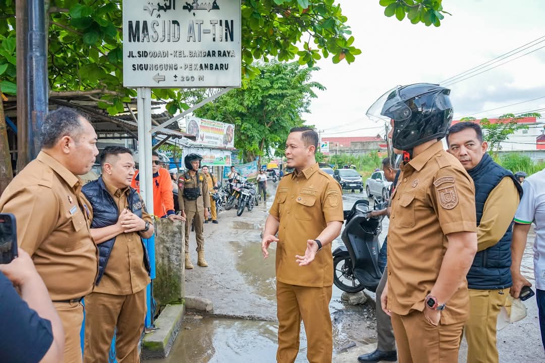 Pemerataan Infrastruktur, Pemko Pekanbaru Targetkan Semenisasi 20 Kilometer Jalan Lingkungan Tahun ini 