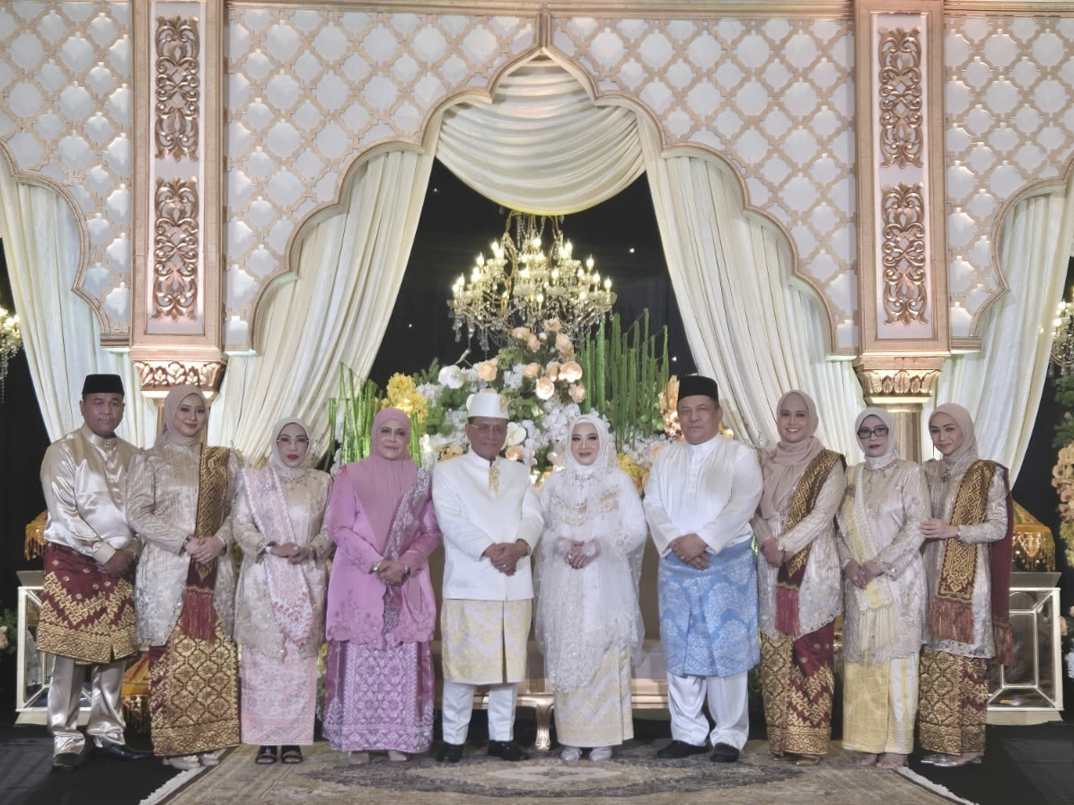 Berlangsung Sakral, Plt Gubri Jadi Saksi Pernikahan Bupati Rohil