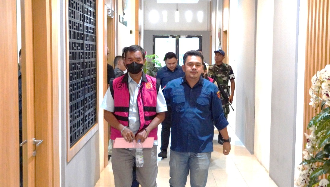 Tiga Pejabat Pemkab Siak Ditahan Kasus Fee Proyek, Muncul Pertanyaan: Siapa Pemberi Uang?