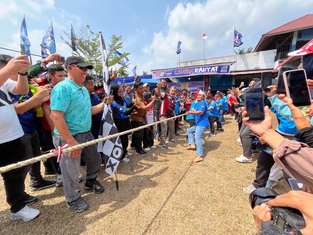 Lomba Rakyat Demokrat Pekanbaru Meriah, Agung Nugroho Ikut Tarik Tambang
