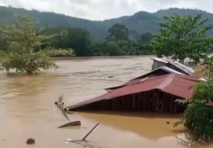Delapan Desa di Kampar Kiri Hulu Diterjang Banjir Bandang
