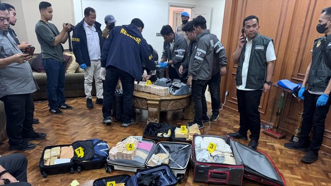 Brankas Rahasia di Rumah Mewah Sentul Berisi Emas 74 Kg dan Uang Rp476 Miliar Disita Polisi