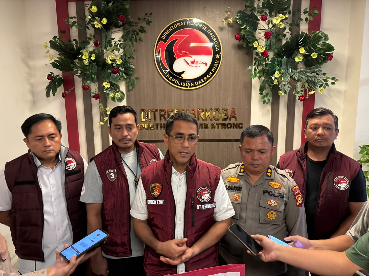 Usai Digerebek Bareskrim dan Polda Riau, Polisi Sita Uang Rp 14,3 Juta dan Amankan Asisten Manajer