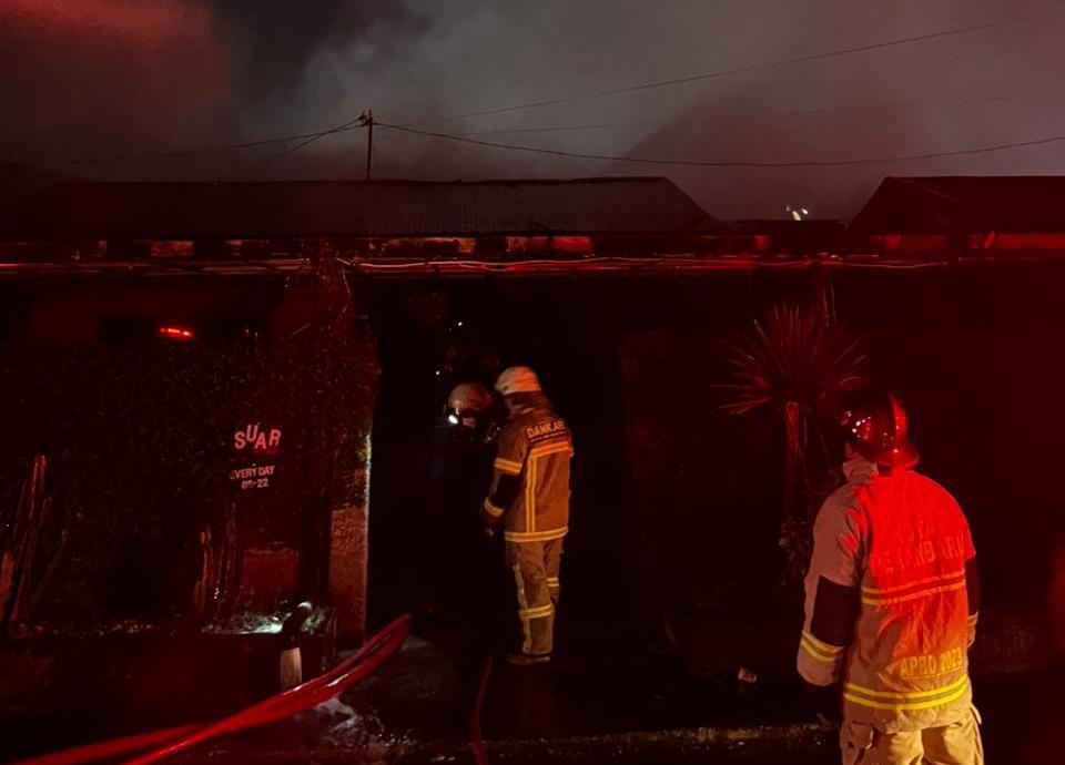 Kebakaran Coffee Shop di Pekanbaru, 5 Unit Damkar Dikerahkan
