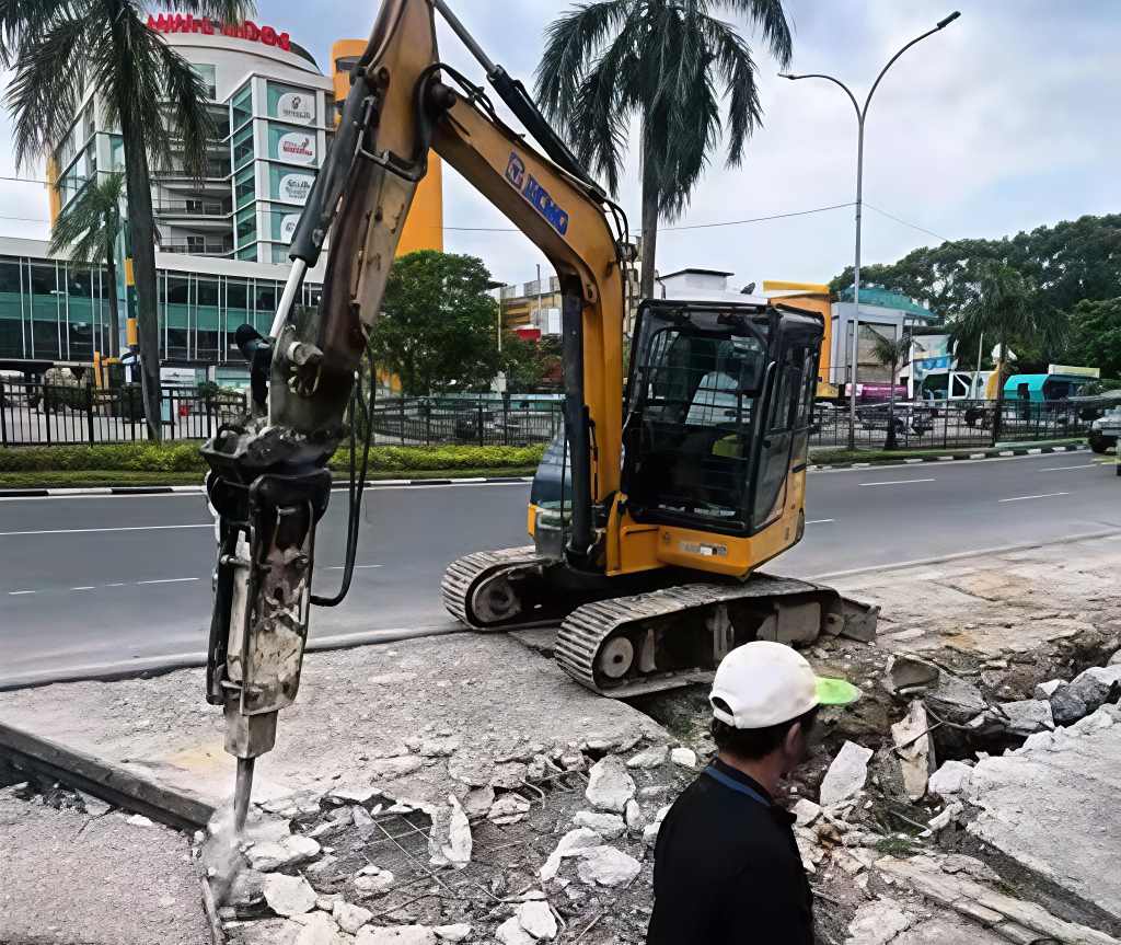 Normalisasi Drainase Dimulai, Pemko Pekanbaru Gandeng Pemprov Atasi Banjir di Sudirman 