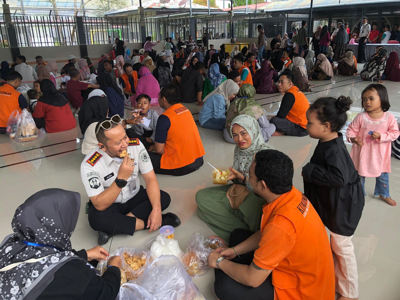 Kalapas Bangkinang Sapa Warga Binaan, Kunjungan Lebaran Penuh Keakraban