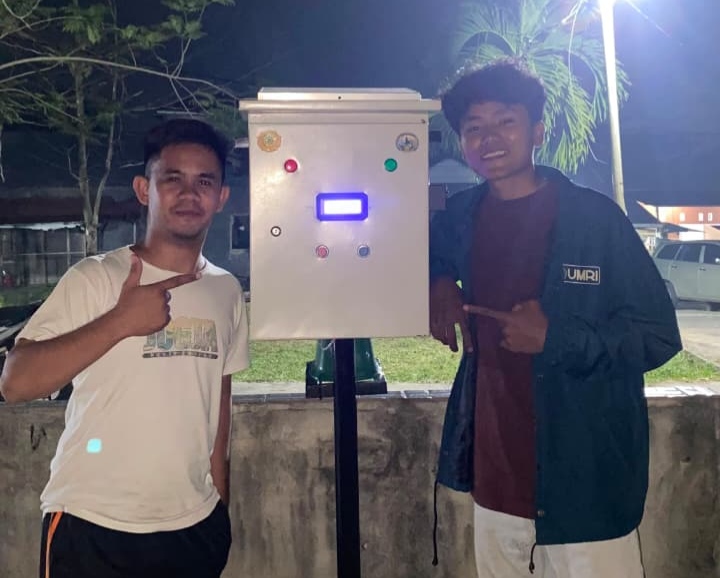 Mahasiswa KKN UMRI Kembangkan Alat Pakan Ikan Otomatis Bertenaga Surya