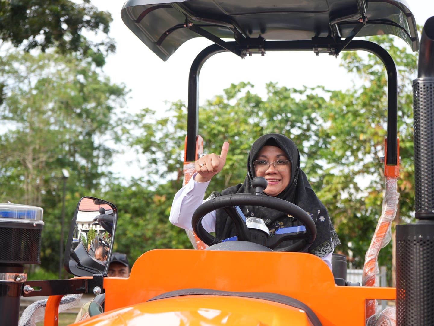 Siak Terima 20 Traktor Roda 4, Bupati Afni: Ini Janji Kementan, Dorong Modernisasi Pertanian