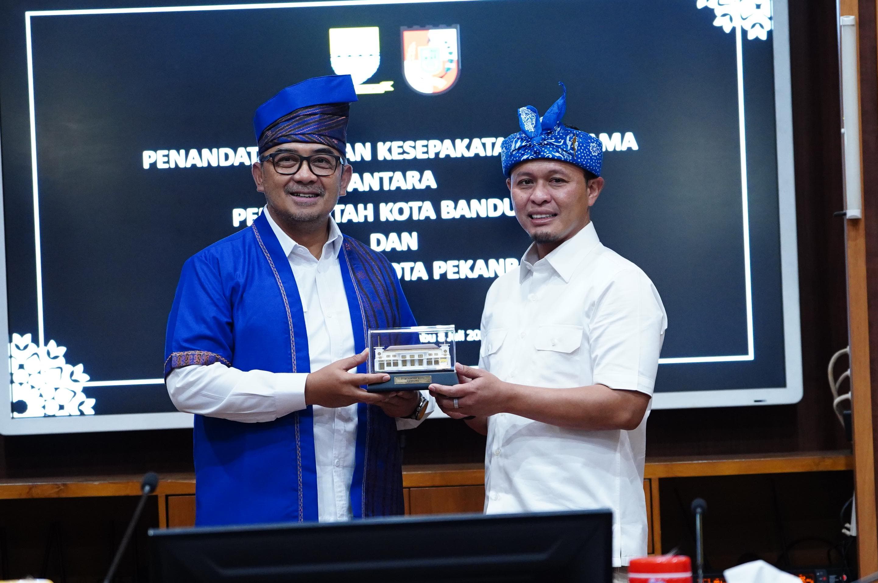 Percepat Pembangunan Daerah, Wako Agung Teken MoU dengan Pemko Bandung Jalin Kerjasama Strategis 